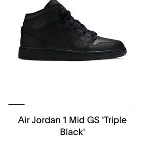 Jordan triple black mid 1s gs